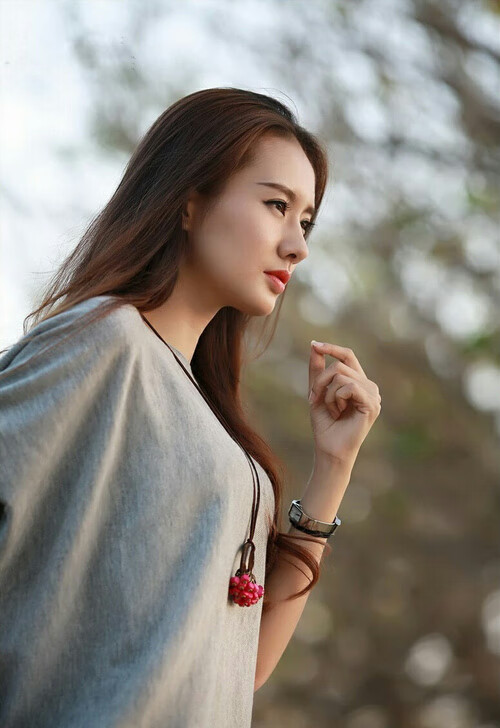 “高新区全民健身馆壁球：这场比赛，分秒必争，胜者全凭瞬间反应”