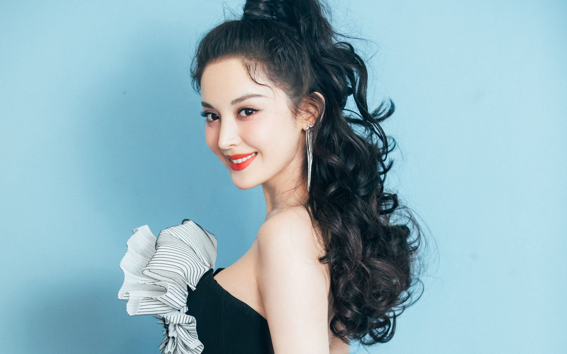 乐鱼体育下载入口-中国女篮完善阵容结构 多点得分格局初成，中国女篮队队员名单照片